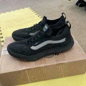 Vans Ultrarange VR3 Pirate Black Mens size 9